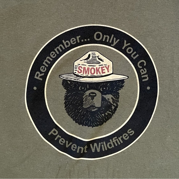 Smokey the Bear “Prevent Wildfires” Hunter Green T-shirt - Picture 2 of 3